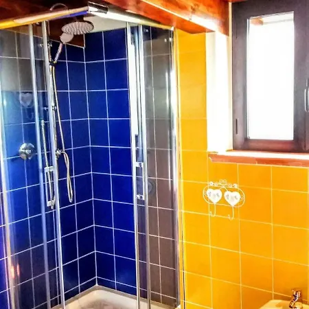 Le Anthos مارينا دي كاميروتا
