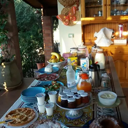 Le Anthos مارينا دي كاميروتا