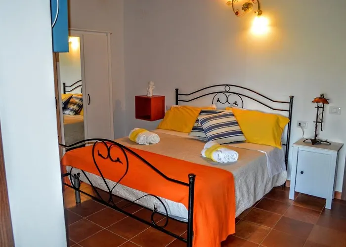 Le Anthos مارينا دي كاميروتا