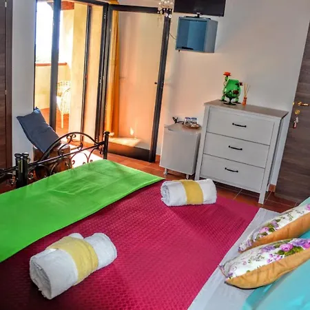 Couette-café Le Anthos 2*